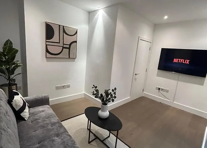 2 Bed Stylish Apartment, Vibrant Hoxton